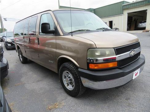 Used 2004 Chevrolet Express 3500 Extended Passenger w/ LS Preferred Equipment Group RWD image 12