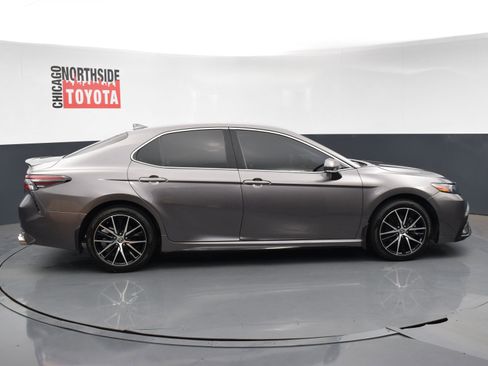 Used 2024 Toyota Camry SE image 5
