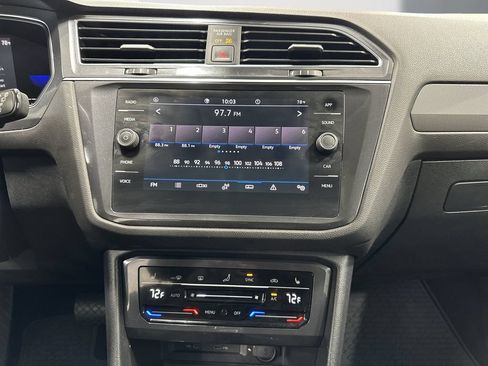 Used 2022 Volkswagen Tiguan SE FWD image 19