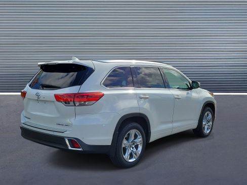 Used 2018 Toyota Highlander Limited AWD/4WD image 3
