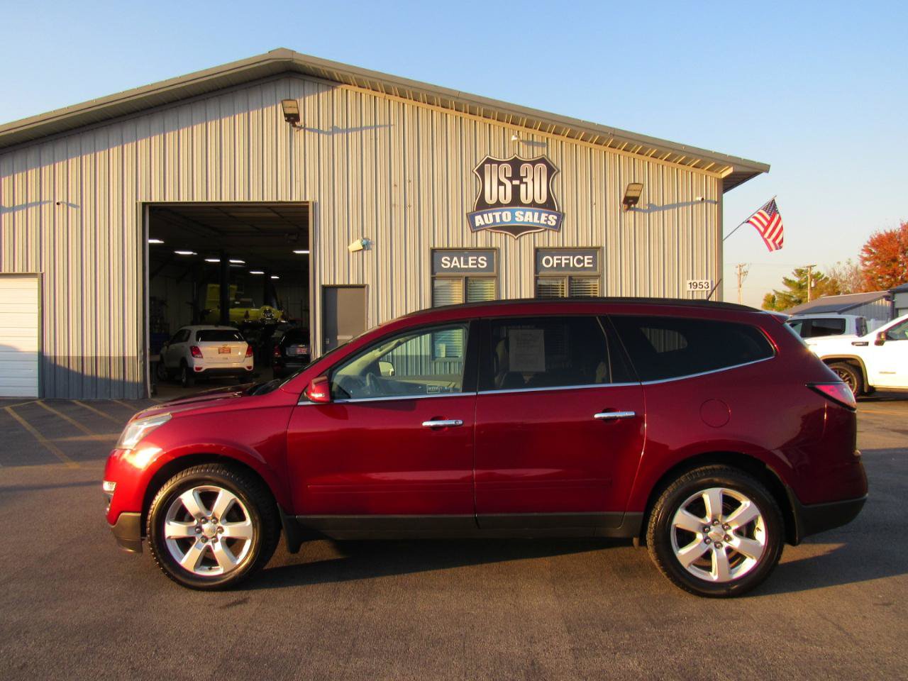 Used 2017 Chevrolet Traverse LT w/ Style and Technology Package AWD/4WD image 3