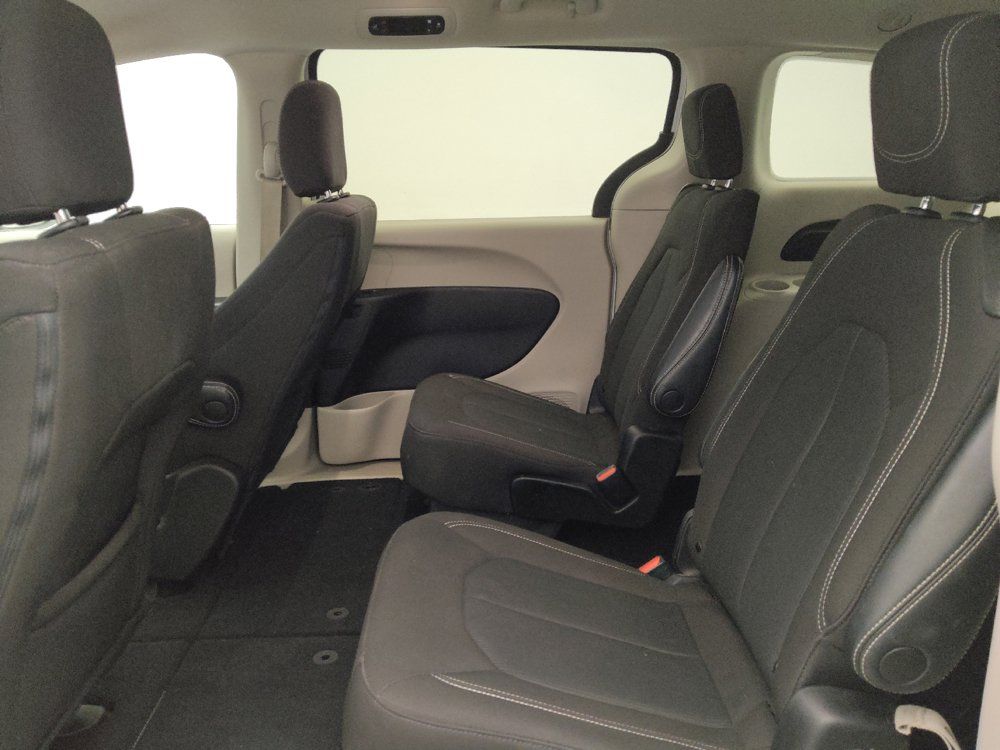 Used 2023 Chrysler Voyager LX FWD image 18