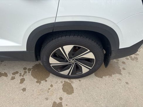 Used 2025 Volkswagen Taos SE AWD/4WD image 53