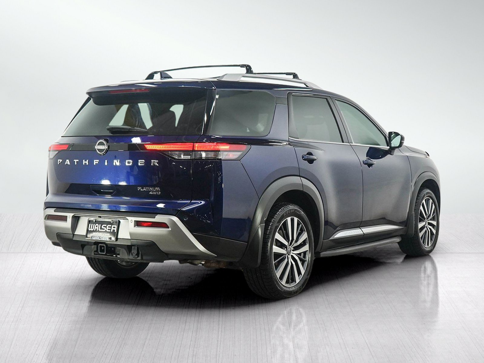 Used 2022 Nissan Pathfinder Platinum AWD/4WD image 5