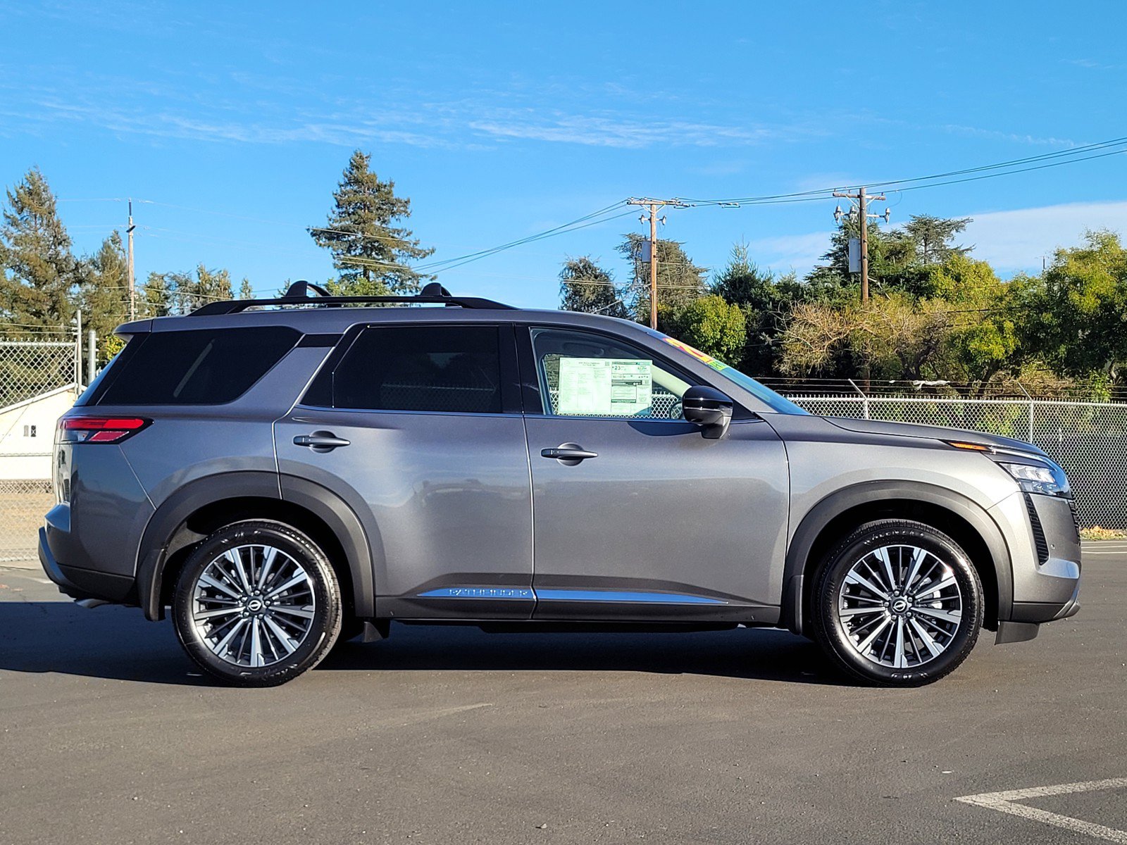 New 2026 Nissan Pathfinder Platinum FWD image 4