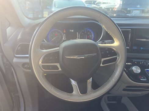 Used 2020 Chrysler Pacifica Limited FWD image 8