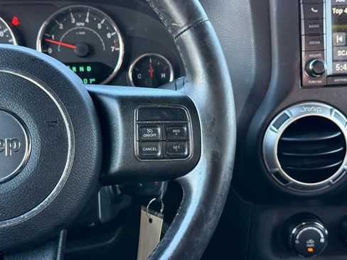 Used 2015 Jeep Wrangler Unlimited Sahara w/ Connectivity Group AWD/4WD image 17