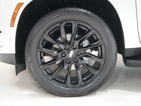 Used 2025 Cadillac Escalade Premium Luxury image 9