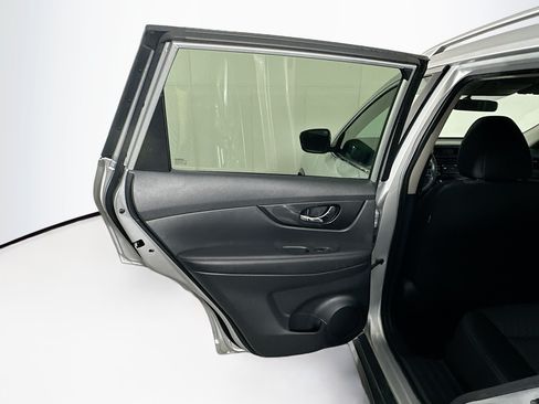 Used 2017 Nissan Rogue SV FWD image 24