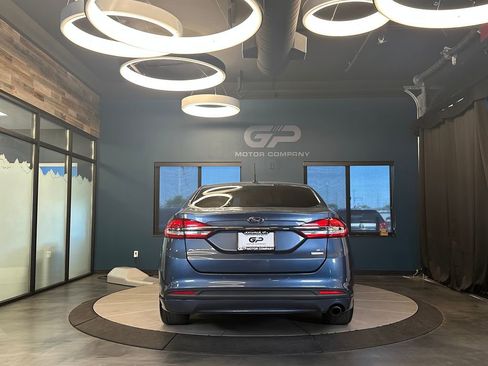 Used 2018 Ford Fusion SE w/ Fusion SE Technology Package FWD image 4