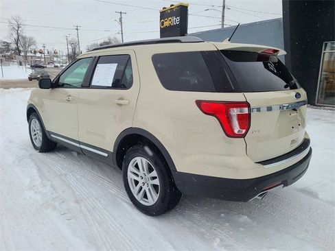 Used 2018 Ford Explorer XLT w/ Equipment Group 202A image 9