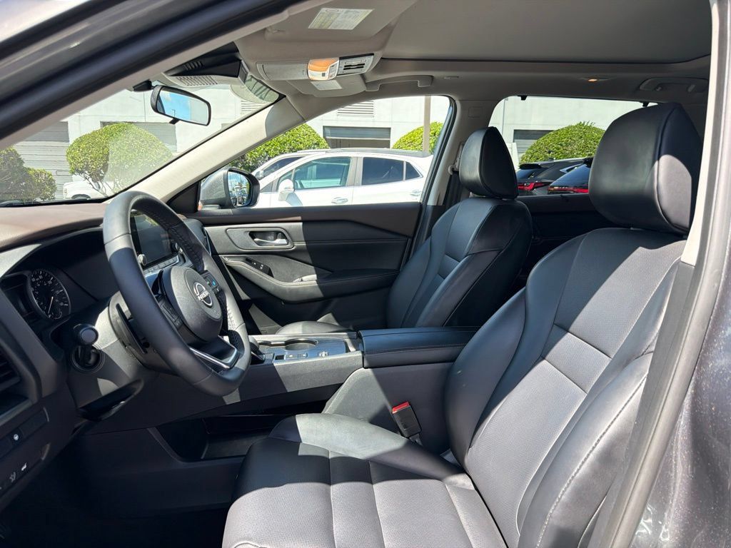 Used 2023 Nissan Rogue SV w/ SV Premium B Package FWD image 12