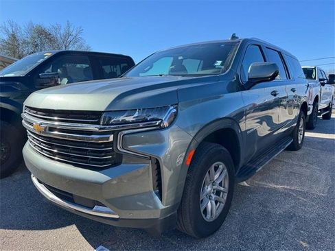 Used 2024 Chevrolet Suburban LT image 9