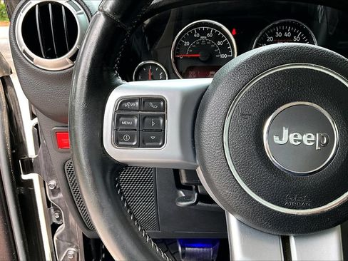 Used 2016 Jeep Wrangler Unlimited Rubicon AWD/4WD image 10