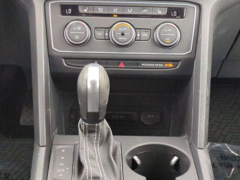 Used 2021 Volkswagen Atlas Cross Sport SE image 22