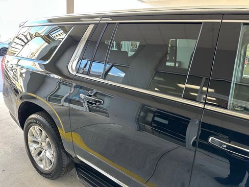 Used 2024 GMC Yukon XL SLT w/ SLT Luxury Package image 10