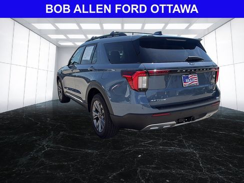 Used 2025 Ford Explorer Active w/ Active Comfort Package AWD/4WD image 3