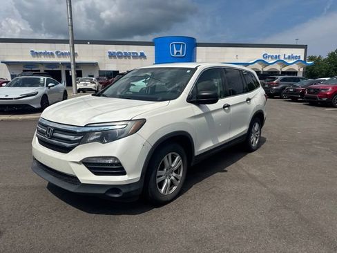 Used 2017 Honda Pilot LX image 1