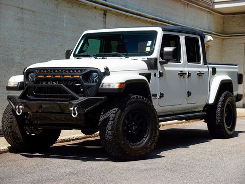 Used 2022 Jeep Gladiator Sport AWD/4WD image 2