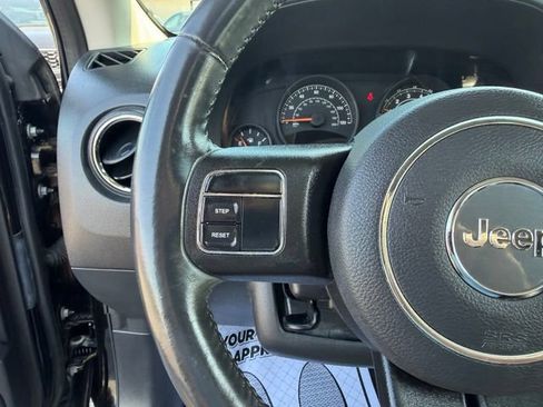 Used 2016 Jeep Patriot High Altitude AWD/4WD image 25