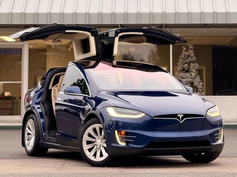 Used 2016 Tesla Model X 75D image 2