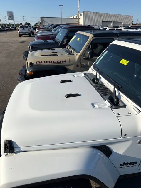 Used 2021 Jeep Gladiator Sport AWD/4WD image 22
