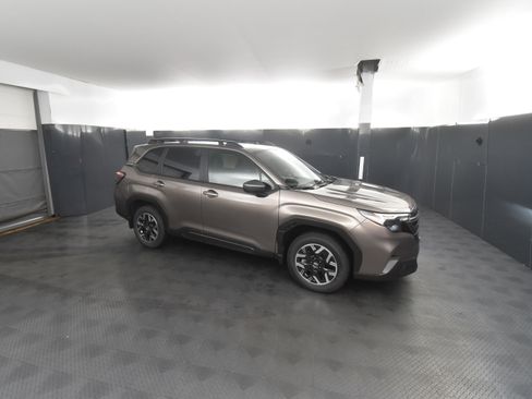 New 2025 Subaru Forester Premium image 5
