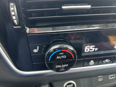 Used 2021 Nissan Rogue SV w/ Premium Package image 17