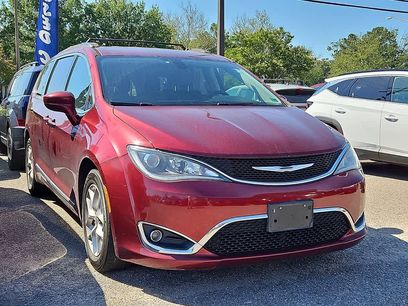 Used 2017 Chrysler Pacifica Touring-L w/ Tire & Wheel Group