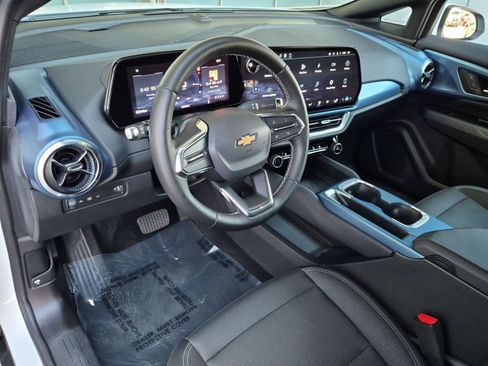 Used 2024 Chevrolet Equinox EV LT FWD image 12
