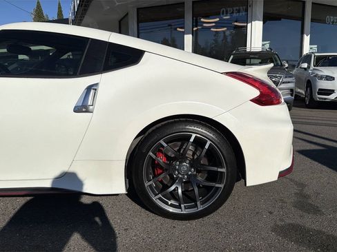 Used 2016 Nissan 370Z NISMO RWD image 3