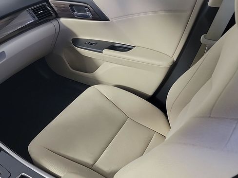 Certified 2017 Honda Accord EX image 21