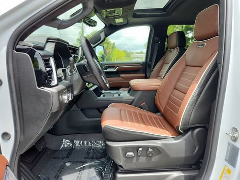 New 2026 GMC Sierra 3500 Denali Ultimate AWD/4WD image 17