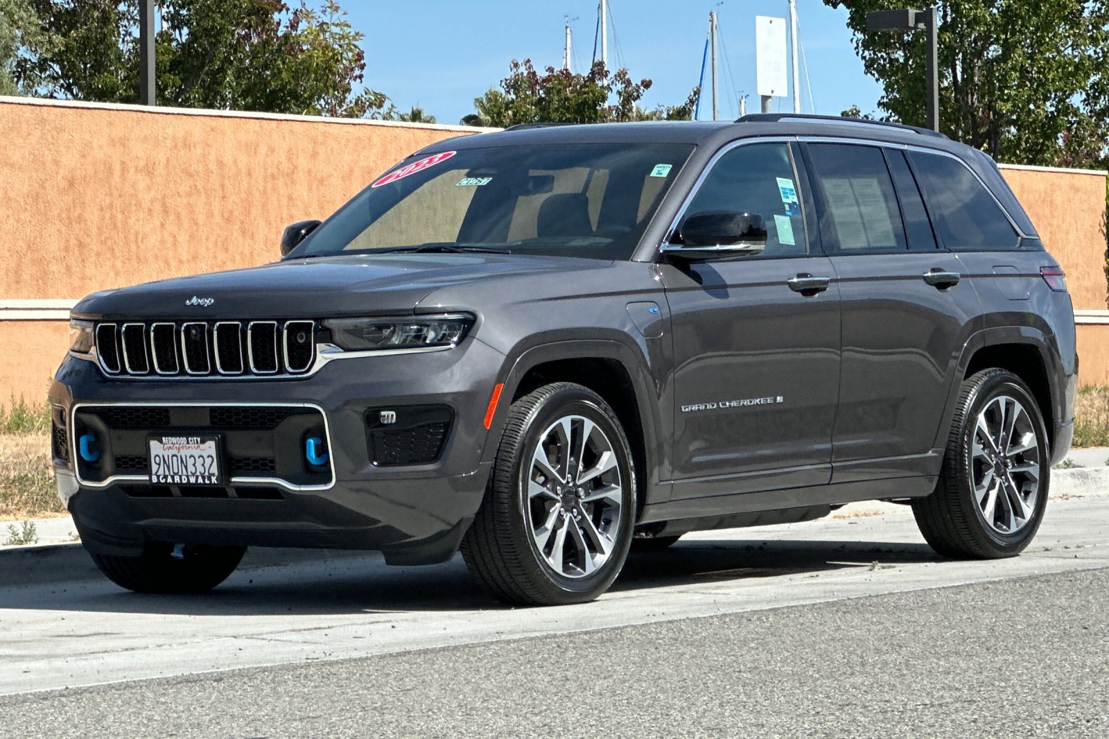 Used 2023 Jeep Grand Cherokee Overland w/ Advanced Protech Group III AWD/4WD image 8