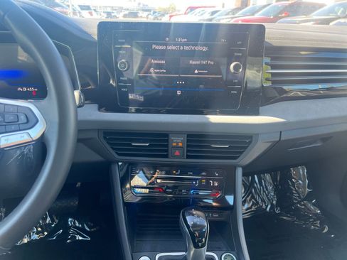 Used 2025 Volkswagen Jetta SE image 18