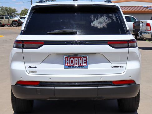 Used 2023 Jeep Grand Cherokee Limited w/ Black Appearance Package AWD/4WD image 4