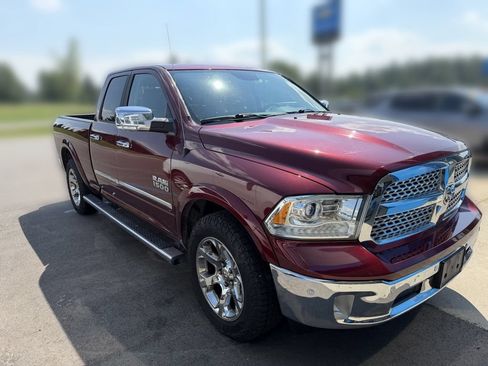 Used 2018 RAM 1500 Laramie w/ Convenience Group AWD/4WD image 4