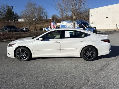 Used 2023 Lexus ES 350 w/ Premium Package image 6