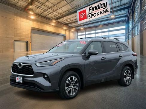 Certified 2024 Toyota Highlander XLE image 1