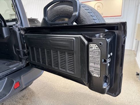 Used 2022 Jeep Wrangler Unlimited Sahara w/ Cold Weather Group image 40