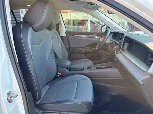 New 2025 Volkswagen Tiguan SE image 15