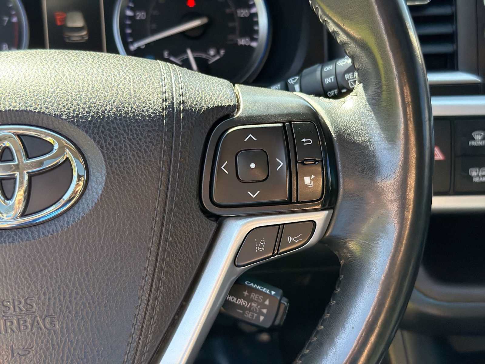 Used 2019 Toyota Highlander XLE AWD/4WD image 22
