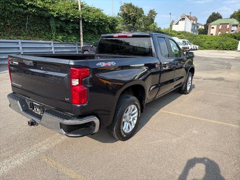 Used 2022 Chevrolet Silverado 1500 LT AWD/4WD image 6