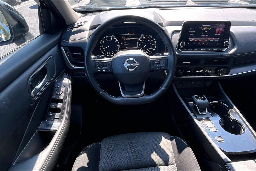 Used 2025 Nissan Rogue SV FWD image 8