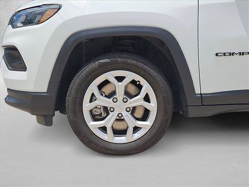 Used 2024 Jeep Compass Latitude AWD/4WD image 22