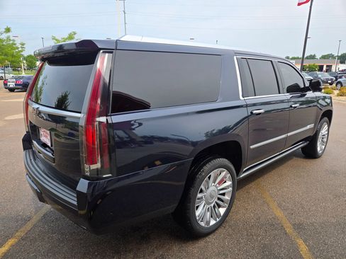 Used 2019 Cadillac Escalade ESV Platinum RWD image 4