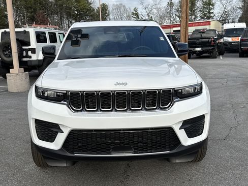 New 2025 Jeep Grand Cherokee Laredo X image 3