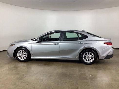 Used 2025 Toyota Camry LE FWD image 8