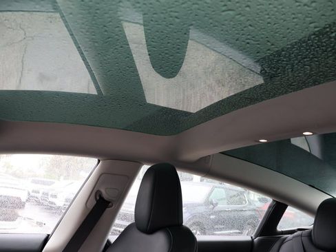 Used 2023 Tesla Model 3 Standard Range image 18