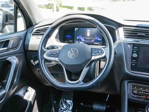 Certified 2022 Volkswagen Tiguan SE FWD image 15